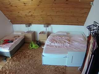 voyeurcam-julmodels-whitebed-2 camsoda