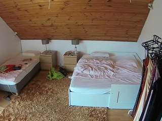 voyeurcam-julmodels-whitebed-2 camsoda