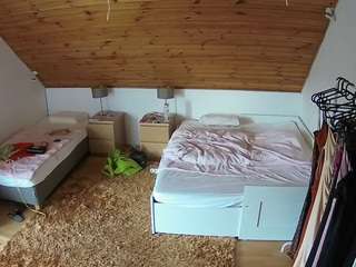voyeurcam-julmodels-whitebed-2