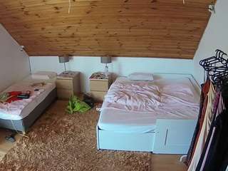 voyeurcam-julmodels-whitebed-2 camsoda