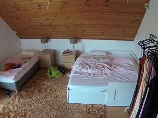 voyeurcam-julmodels-whitebed-2 camsoda