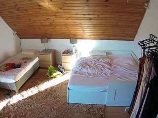 voyeurcam-julmodels-whitebed-2