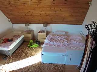 voyeurcam-julmodels-whitebed-2