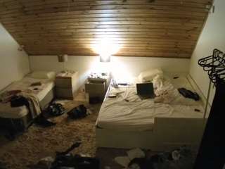 voyeurcam-julmodels-whitebed-2