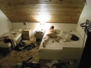 voyeurcam-julmodels-whitebed-2