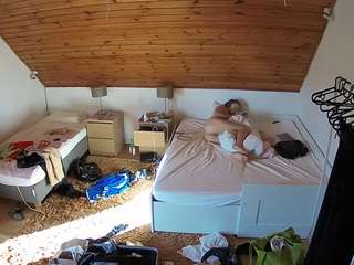 voyeurcam-julmodels-whitebed-2