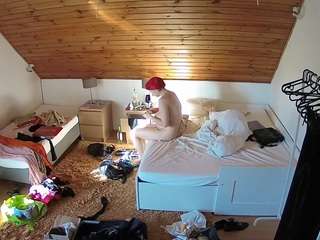 voyeurcam-julmodels-whitebed-2