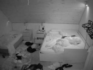 voyeurcam-julmodels-whitebed-2 from CamSoda is Freechat