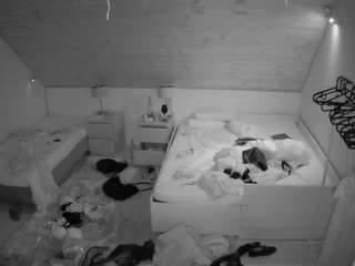 voyeurcam-julmodels-whitebed-2 from CamSoda is Freechat