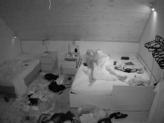 voyeurcam-julmodels-whitebed-2 webcam model