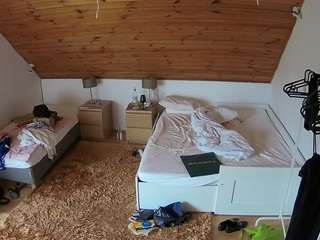 voyeurcam-julmodels-whitebed-2 Live Webcam on CamSoda