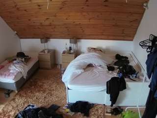 voyeurcam-julmodels-whitebed-2
