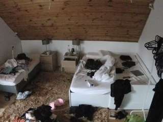 voyeurcam-julmodels-whitebed-2