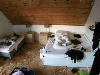 voyeurcam-julmodels-whitebed-2