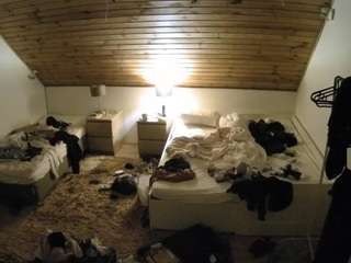 voyeurcam-julmodels-whitebed-2