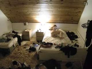 voyeurcam-julmodels-whitebed-2