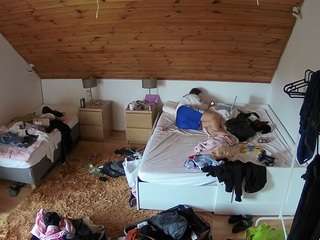 voyeurcam-julmodels-whitebed-2