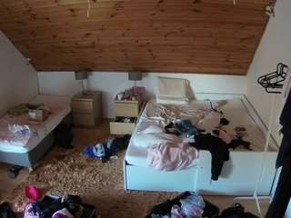 voyeurcam-julmodels-whitebed-2