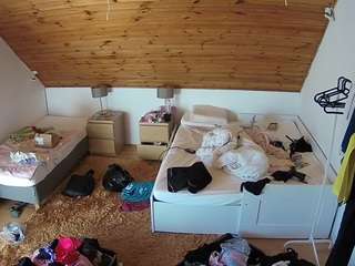 voyeurcam-julmodels-whitebed-2