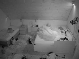 voyeurcam-julmodels-whitebed-2 from camsoda