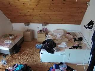 voyeurcam-julmodels-whitebed-2 camsoda