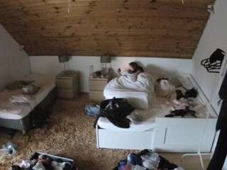 voyeurcam-julmodels-whitebed-2