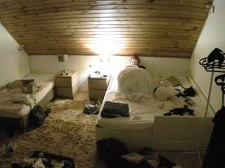 voyeurcam-julmodels-whitebed-2