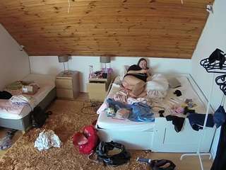voyeurcam-julmodels-whitebed-2