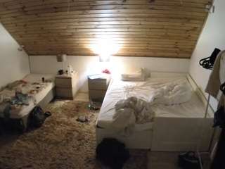 voyeurcam-julmodels-whitebed-2