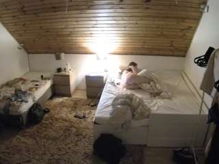 voyeurcam-julmodels-whitebed-2
