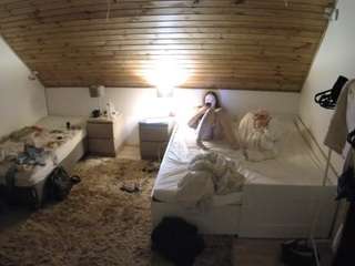 voyeurcam-julmodels-whitebed-2