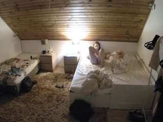 voyeurcam-julmodels-whitebed-2 camsoda