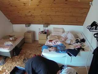 voyeurcam-julmodels-whitebed-2