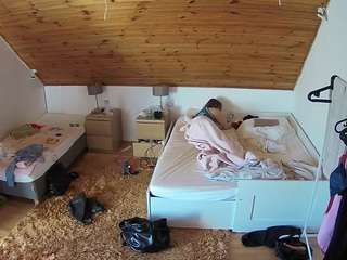 voyeurcam-julmodels-whitebed-2