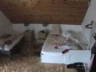 voyeurcam-julmodels-whitebed-2