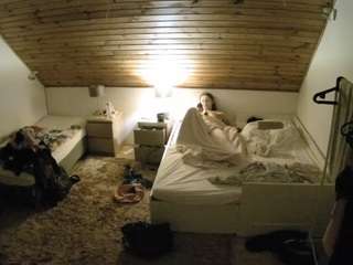 voyeurcam-julmodels-whitebed-2
