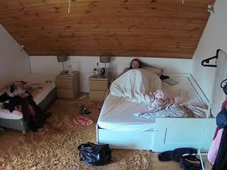 voyeurcam-julmodels-whitebed-2