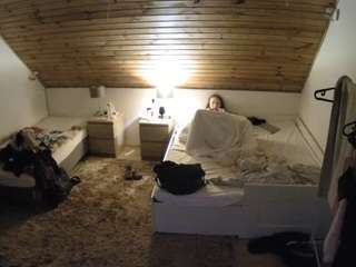 voyeurcam-julmodels-whitebed-2