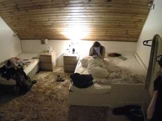 voyeurcam-julmodels-whitebed-2