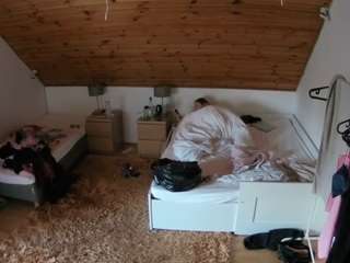 voyeurcam-julmodels-whitebed-2