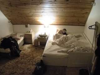 voyeurcam-julmodels-whitebed-2