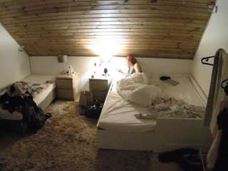 voyeurcam-julmodels-whitebed-2