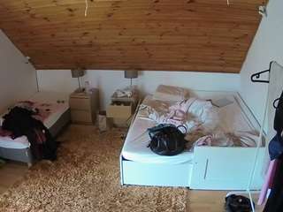 voyeurcam-julmodels-whitebed-2 webcam model