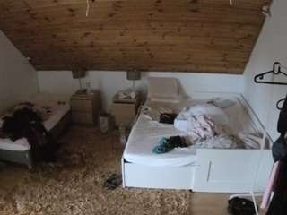 voyeurcam-julmodels-whitebed-2