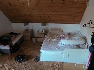 voyeurcam-julmodels-whitebed-2