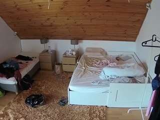 voyeurcam-julmodels-whitebed-2 camsoda