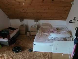 voyeurcam-julmodels-whitebed-2 camsoda