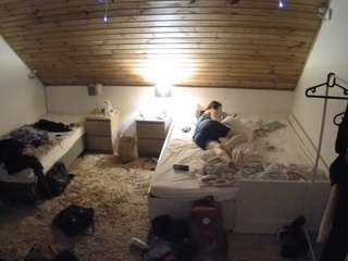 voyeurcam-julmodels-whitebed-2 - Live HD Webcam