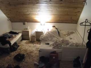 voyeurcam-julmodels-whitebed-2