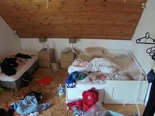 voyeurcam-julmodels-whitebed-2 - Live HD Webcam